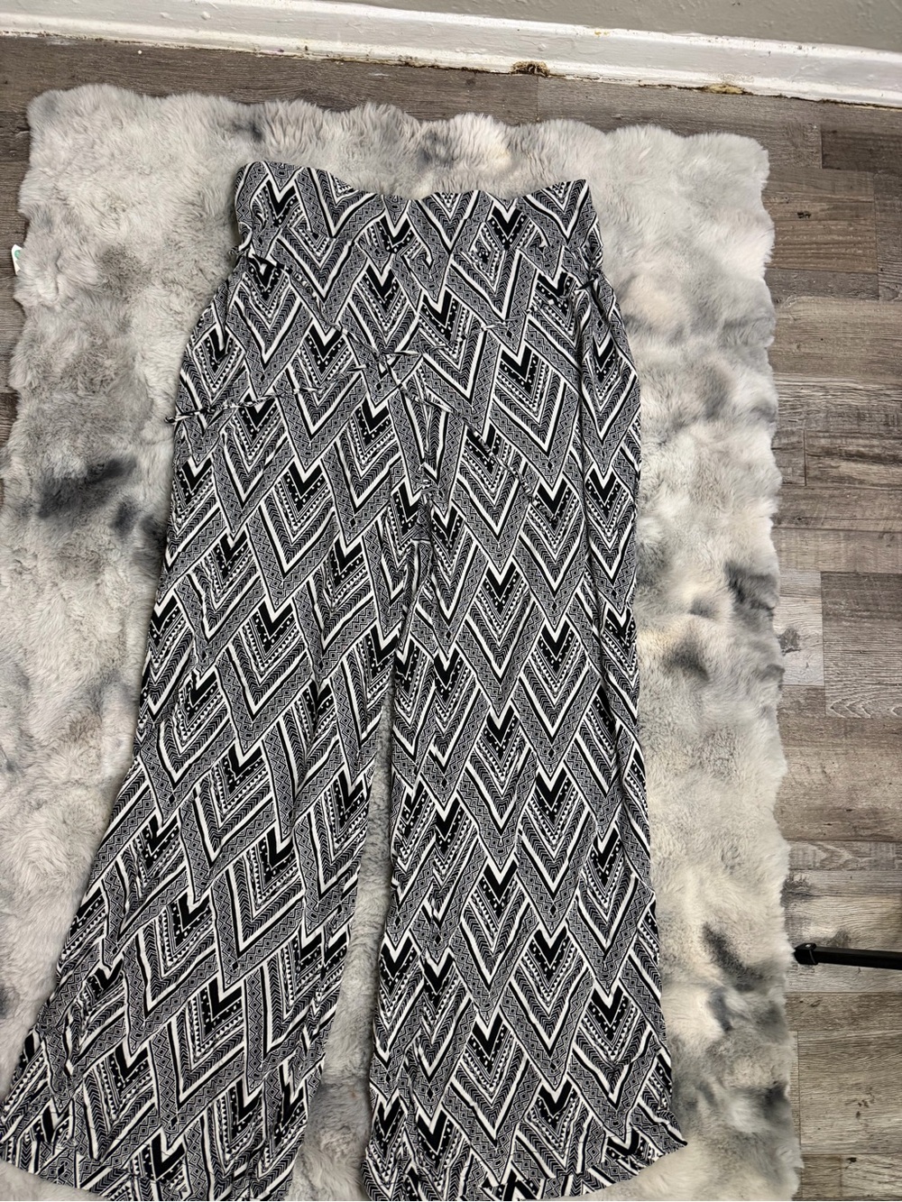 No Boundaries Black & White Chevron Palazzo Pants